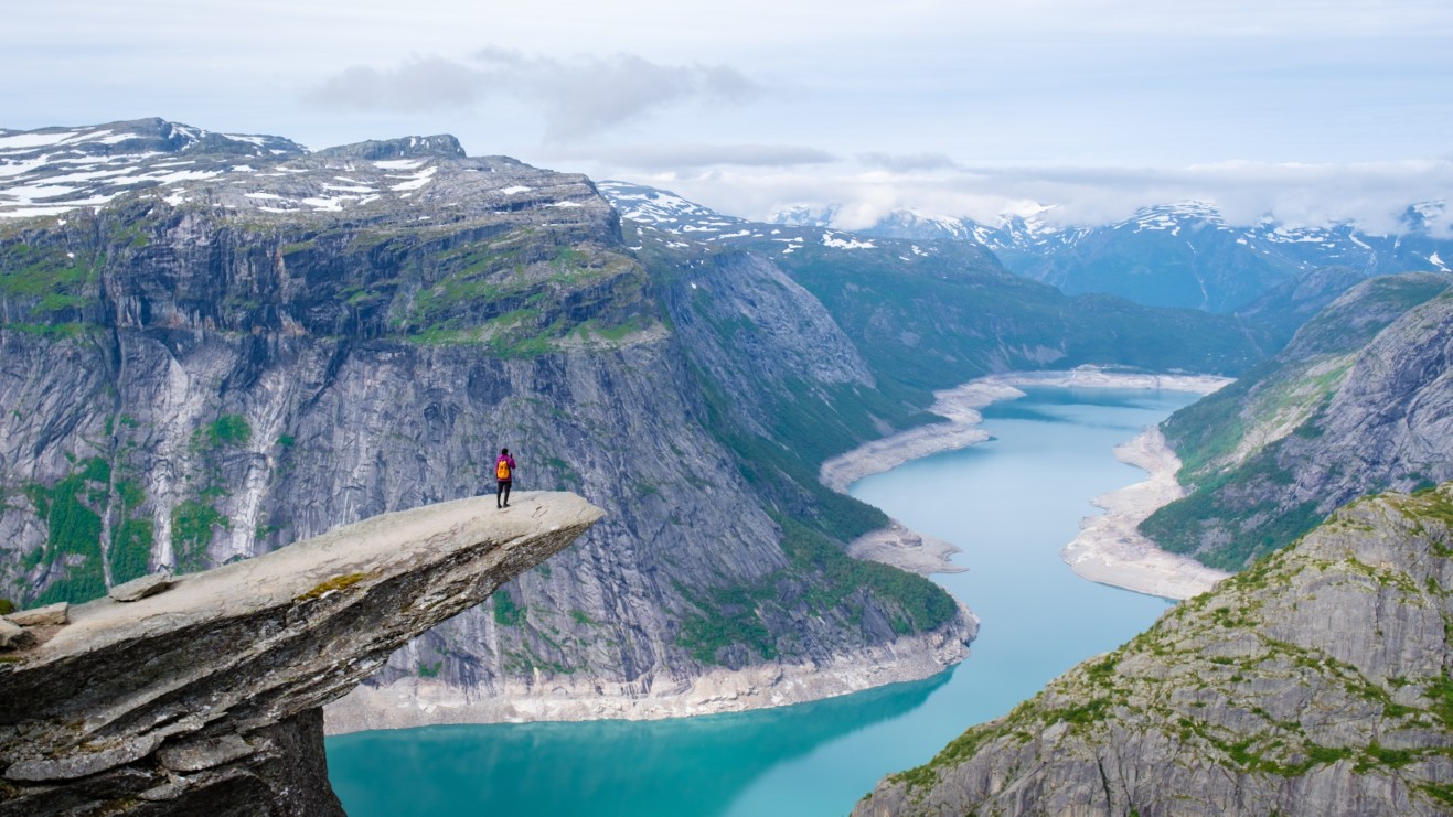 Cycling through the Norwegian fjord landscape on the Rallarvegen